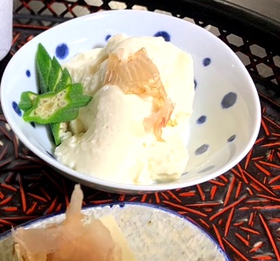 寄せ豆腐 - 別名「チンしてポン酢」